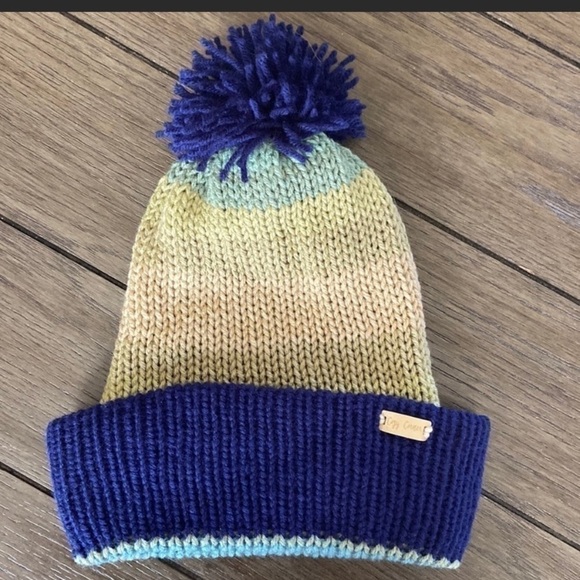 adult Knit Hats and Scarf Bundle - Picture 3 of 6